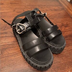 La moda Black Strappy Sandals